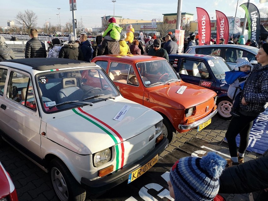 Fiat 126p, najpopularniejszy samochód w PRL-u. Można go jeszcze zobaczyć na drogach [ZDJĘCIA]