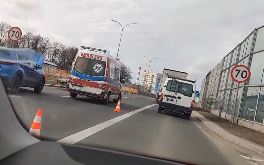Białystok. Zderzenie dwóch aut marki Kia. Jedna osoba w szpitalu