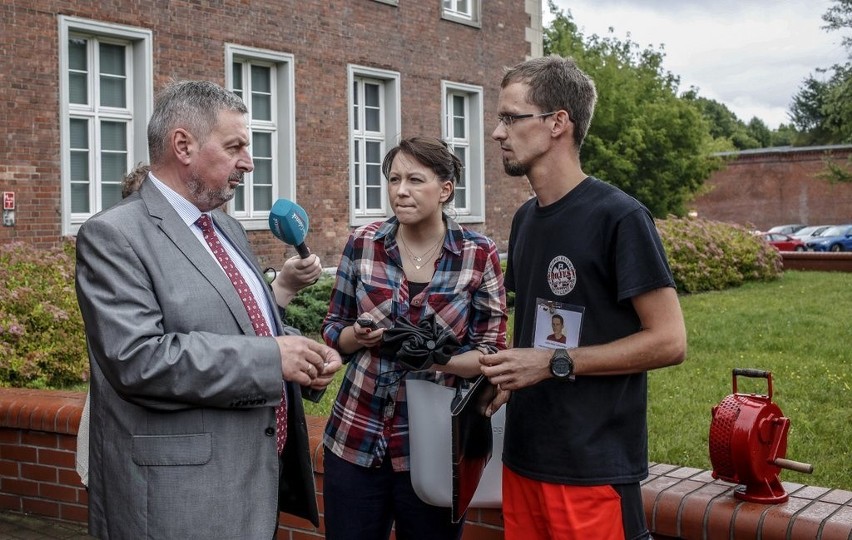 Ratownicy medyczni wyszli na ulicę, by walczyć o lepsze warunki płacy [ZDJĘCIA, WIDEO]