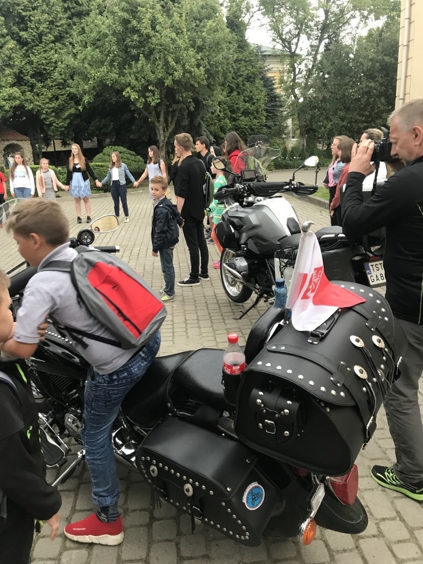 Motocykliści ze starachowickiej Grupy MotoStar odwiedzili Polaków na Ukrainie. To była lekcja życia i pokory (ZDJĘCIA)