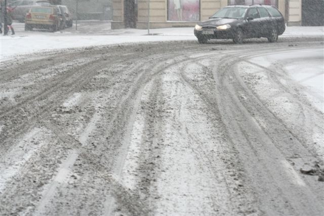 Pierwszy poważny atak zimy! W kraju i regionie pada śnieg [raport pogodowy] 