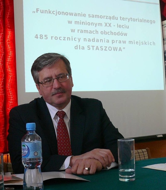 Marszałek sejmu Bronisław Komorowski odwiedził przed południem uczestników konferencji naukowej w Staszowie.