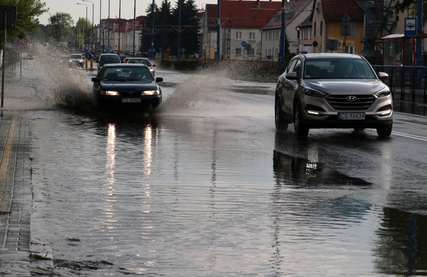 Około godziny 16:30 nad dzielnicami Rządz i Strzemięcin...