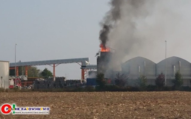 Pożar silosa na składowisku odpadów w Gotartowie.