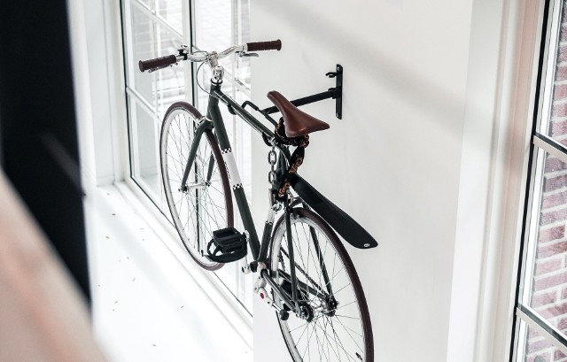 Jak wygodnie i bezpiecznie przechowywać rower w mieszkaniu? Zajrzyj do naszej galerii inspiracji i sprawdź, w jaki sposób można to zrobić. Zobacz kolejne slajdy, przesuwając zdjęcia w prawo, naciśnij strzałkę lub przycisk NASTĘPNE
