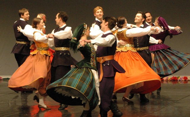 Zespół Pieśni i Tańca Mazowsze w swojej karierze zagrał tysiące koncertów polskich i zagranicznych
