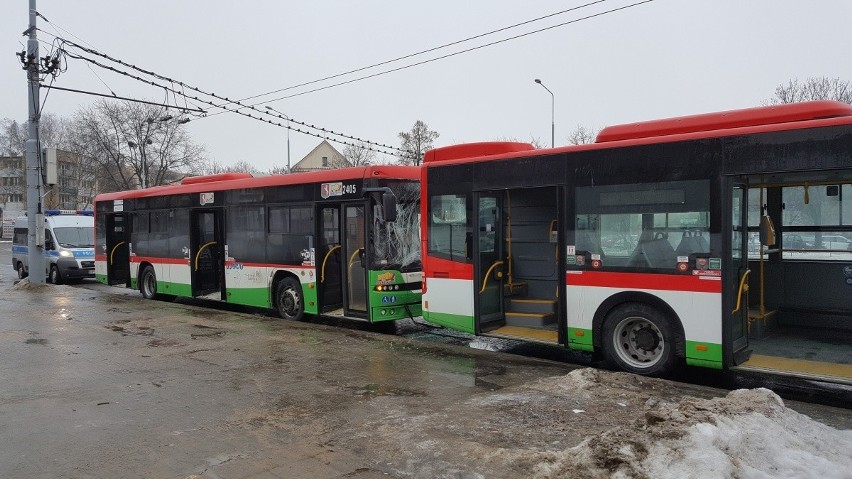 Zderzenie autobusów w Lublinie. W całym mieście mnóstwo kolizji. Na drogach ślisko (ZDJĘCIA)