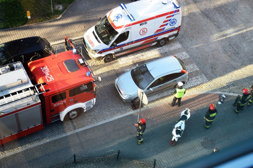 Wypadek w centrum Białegostoku. Ford uderzył w motocyklistę [ZDJĘCIA, WIDEO]