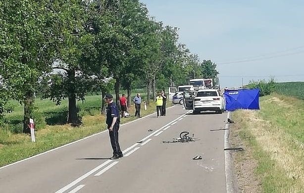 Topczewo. DW 681. Śmiertelne potrącenie rowerzystki. Droga zablokowana [25.05.2019]