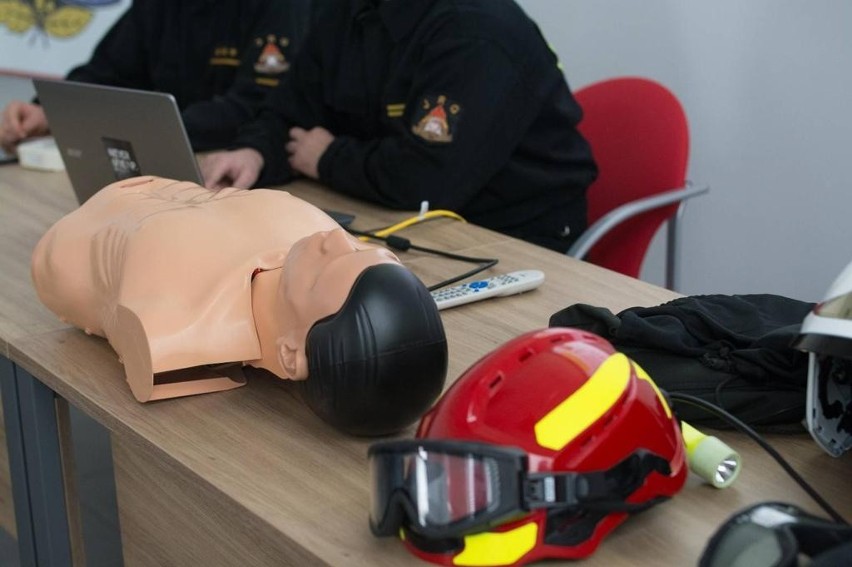 Policjanci z Rzeszowa ćwiczyli w komorze dymowej pod okiem strażaków [ZDJĘCIA]