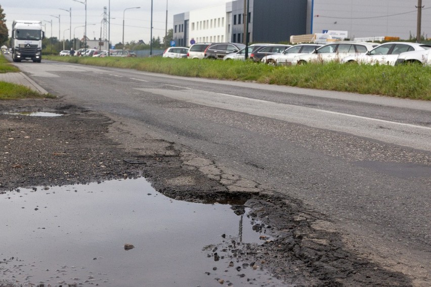 W ramach przebudowy zostanie  m.in. poszerzona i wzmocniona...