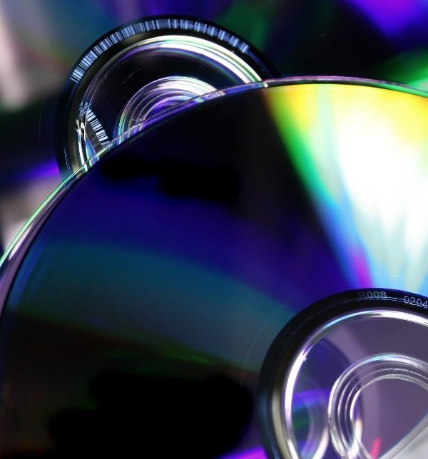 590 płyt CD i DVD z nielegalnym oprogramowaniem miał na stoisku sprzedawca.