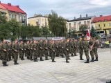 Uroczysta przysięga wojskowa Świętokrzyskiej Brygady Obrony Terytorialnej w Ostrowcu Świętokrzyskim. Zobacz zdjęcia