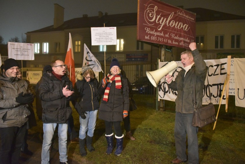 Solidaryzujemy się z posłami opozycji, którzy protestują w...