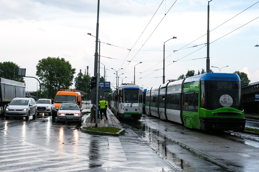 Burza i ulewa w Szczecinie (20.05.2019). Zalane ulice, tramwaje sparaliżowane [ZDJECIA, WIDEO]