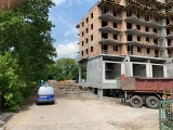Białystok: Wypadek na budowie przy ul. Wierzbowej. Śmierć robotnika. Prawdopodobnie spadł z wysokości [ZDJĘCIA]