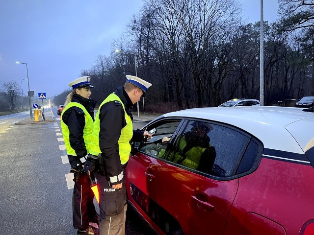 Kujawsko-pomorska policja prowadzi systematyczne kontrole trzeźwości na drogach. Nie warto ryzykować jazdy "pod wpływem", bo sankcje są srogie, a od 14 marca będą jeszcze dotkliwsze.