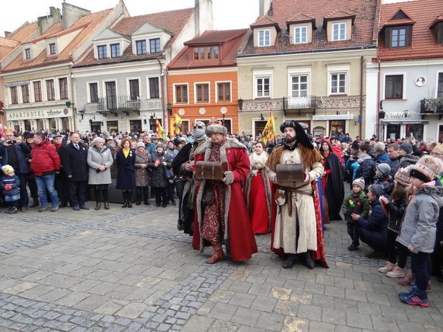 Na sandomierskim Rynku będzie można zobaczyć jak Kacper, Melchior i Baltazar złożą dary Dzieciątku Jezus