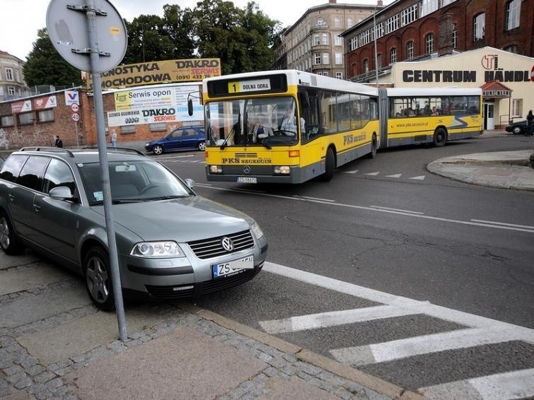 Ulica Owocowa w Szczecinie: Kierowcy kierowcom robią pod...