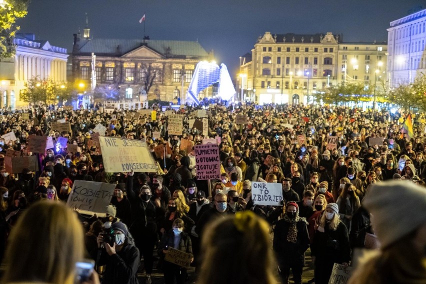 Strajki kobiet w całej Polsce trwają od czwartku, gdy...