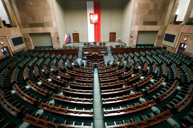 Kto wygrałby wybory parlamentarne? Znamy wyniki nowego sondażu partyjnego.