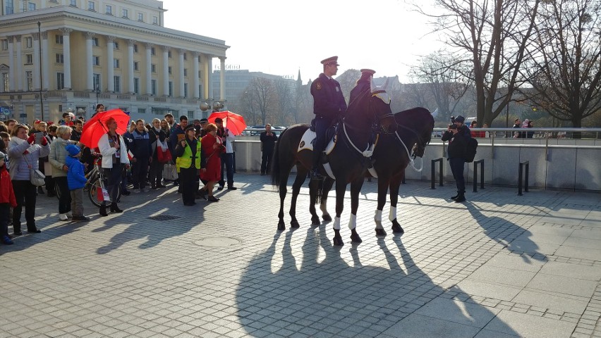 Radosna Parada Niepodległości przeszła przez Wrocław [ZDJĘCIA]