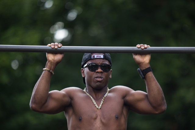 Podciąganie w szczytnym celu. Zawody street workout w Parku Kultury i Wypoczynku