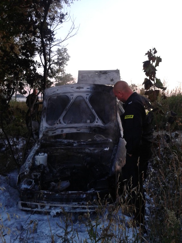 Samochód spłonął w  gminie Postomino