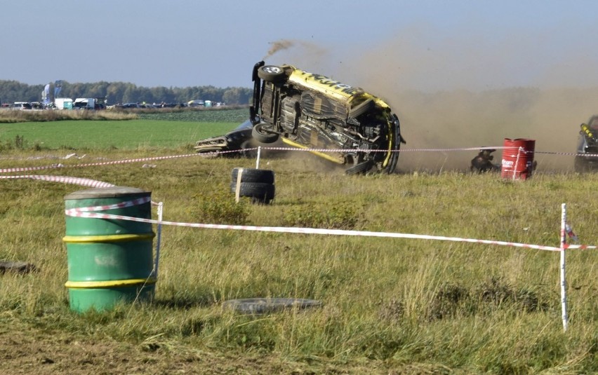 Podczas imprezy z okazji zakończenia sezonu motoryzacyjnego...