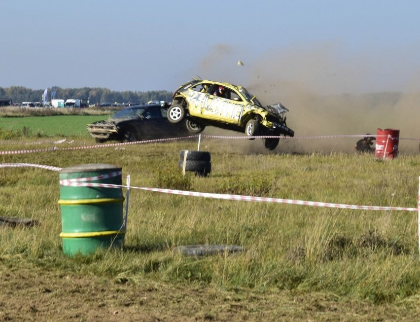 Podczas imprezy z okazji zakończenia sezonu motoryzacyjnego...