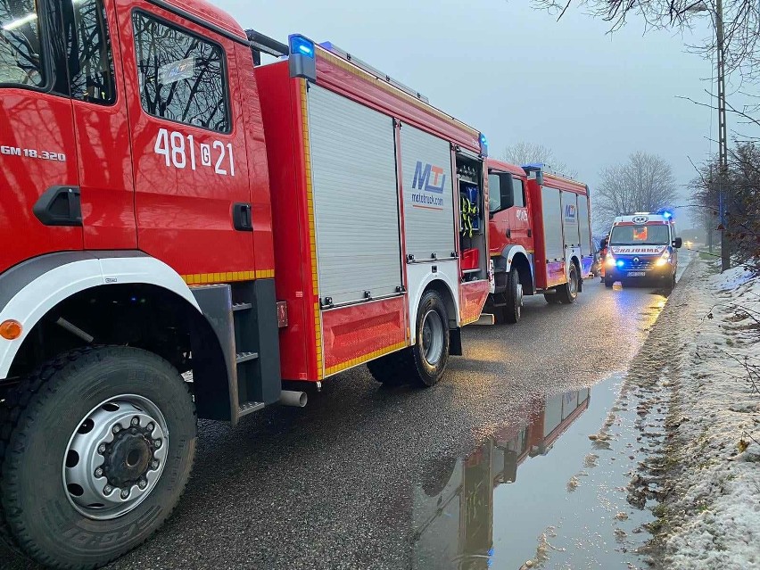 Wypadek koło Malborka. 12-letnia dziewczynka i jej mama trafiły do szpitala