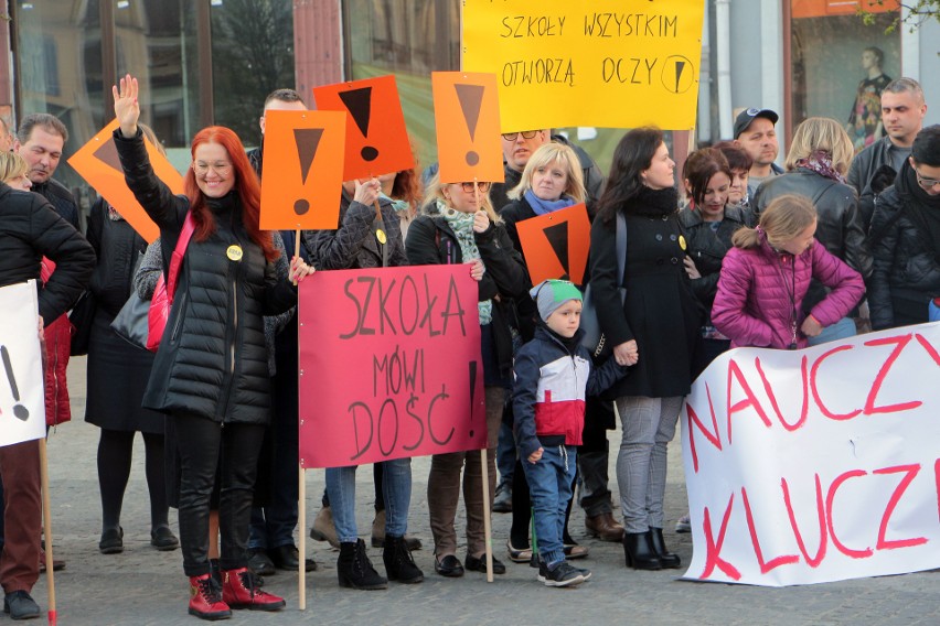 "Nauczyciel przedszkola, kluczem do edukacji", "Walczymy o...