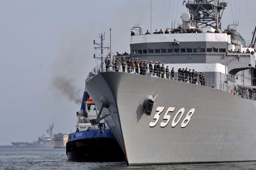 Okręty Morskich Sił Samoobrony Japonii w Gdyni. Huczne powitanie [ZDJĘCIA]