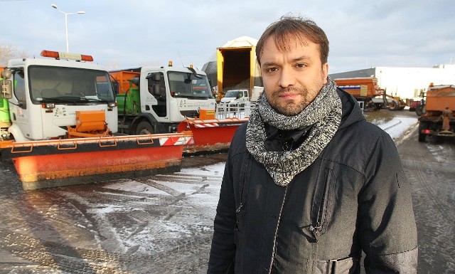 Dominik Skowron,  kierownik Zakładu Usług Komunalnych w Kielcach zapewnia, że miasto jest bardzo dobrze przygotowane na atak zimy. W  nocy z niedzieli na poniedziałek na drogi wyjechał cały sprzęt.