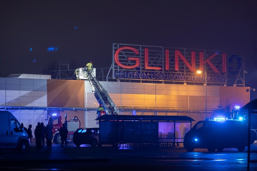 Pożar pojawił się na dachu Centrum Handlowego Glinki w...