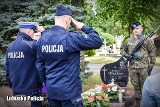 Policjanci i weterani zapalili znicze w hołdzie poległemu na misji policjantowi 