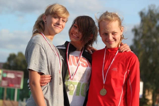 Najlepsze zawodniczki w skoku w dal, od lewej: Aleksandra Grzyb (drugie miejsce), Aleksandra Dzwigała (pierwsze miejsce) i Magdalena Olszewska (trzecie miejsce).