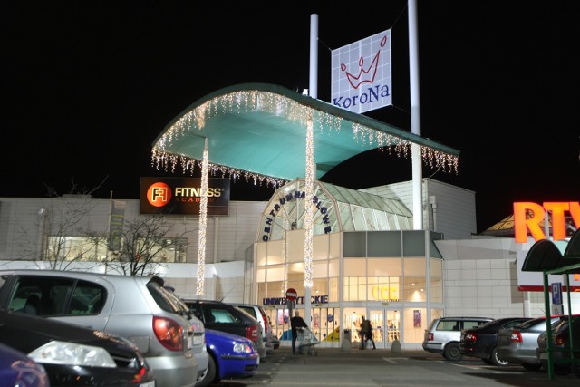 Auchan wkracza do Korony Nie wiadomo jeszcze kiedy zmieni się szyld sklepu z Real na Auchan