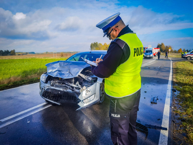 Korzeniówka. Wypadek śmiertelny na DW 692. Kierowca KIA zginął po zderzeniu z fordem