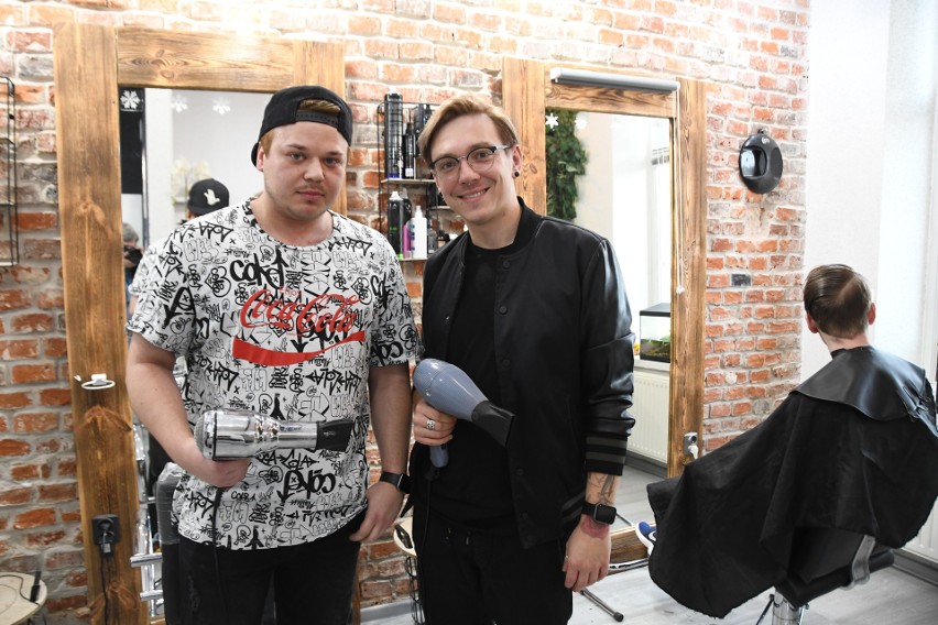 Patryk Kowalski i Roman Sekrecki - fryzjerzy z salonu Born...