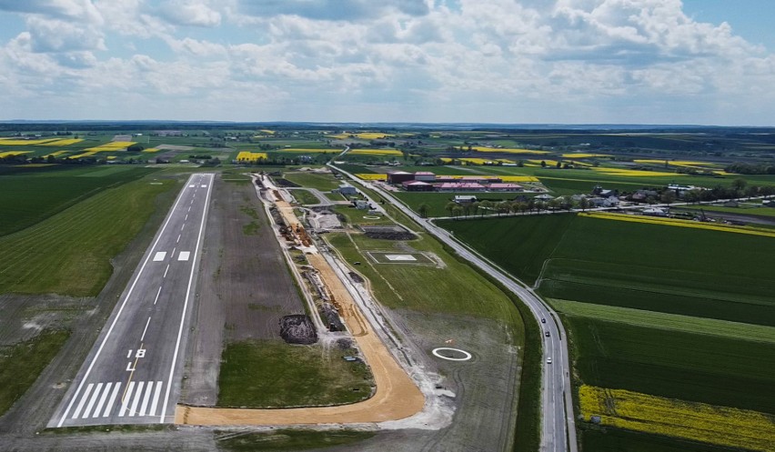 Wkrótce zakończą się prace budowlane na uczelnianym lotnisku PWSZ w Chełmie. Pas startowy już gotowy. Zobacz zdjęcia