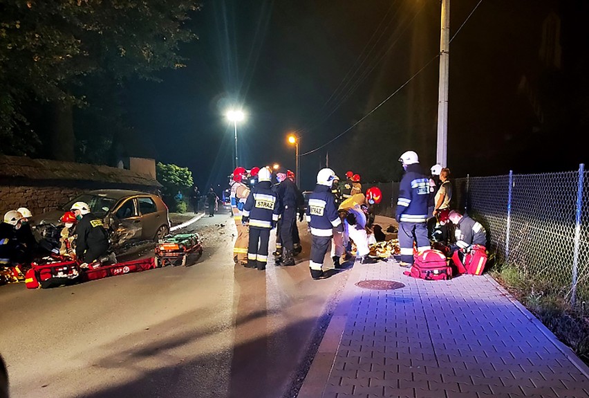 Męcina. Groźne w skutkach zderzenie fiata i audi. Nocą szukano trzech pasażerek [19.09.]