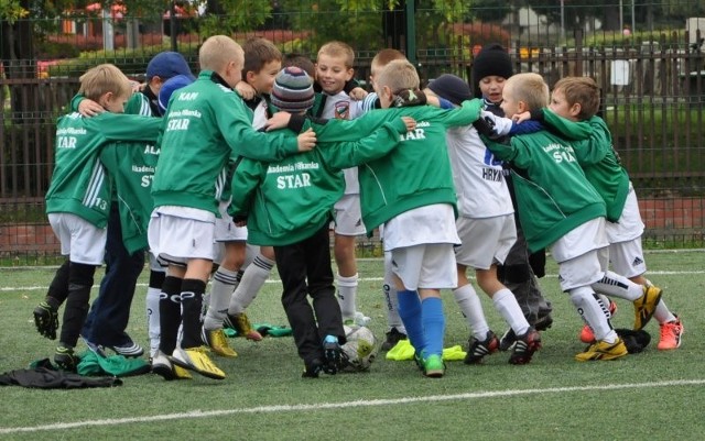 Tak młodzi piłkarze Akademii Piłkarskiej Star cieszyli się ze zwycięstwa w turnieju żaków. 