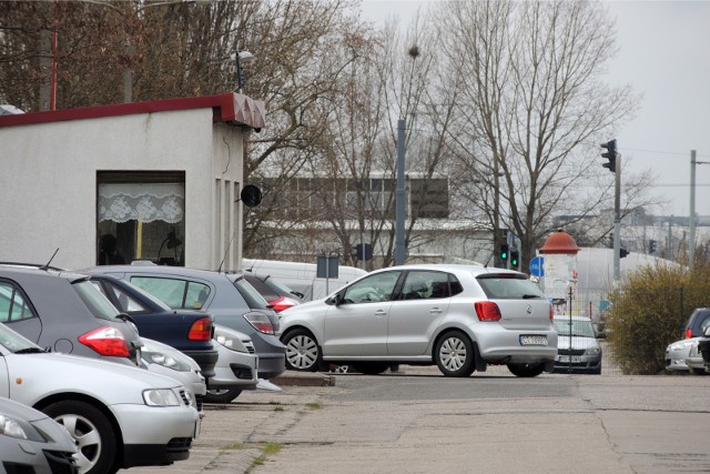 We wschodniej części Torunia znajduje się kilka strzeżonych parkingów