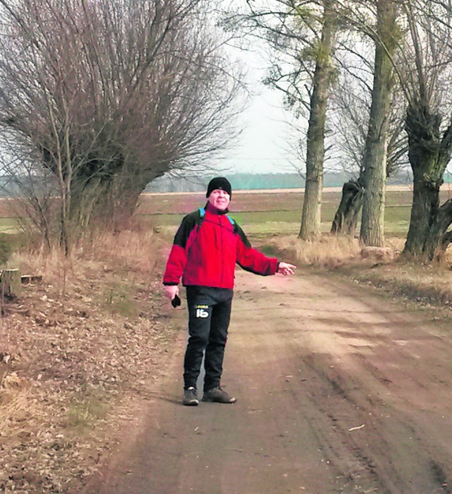 W 2014 roku Michał Tęcza przemierzył na nogach 1700 kilome-trów, w 2015 roku - ponad 3 tysiące. Wędrując, robi też fotografie.