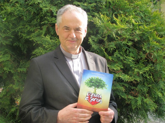 - Książka „Dzieci z serca” to nie jest cegiełka na sprzedaż - mówi ks. Jerzy Dzierżanowski. Promujemy przez nią misję DFOZ.