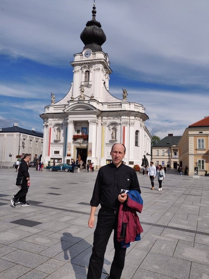 Pielgrzymi z Parafii pod wezwaniem świętego Jana Pawła II w Stalowej Woli wyruszyli na pielgrzymkę do Łagiewnik. Zobacz zdjęcia