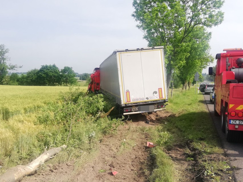 Do wypadku doszło na drodze krajowej numer 6 w okolicy...