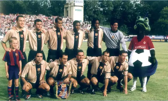 FC Barcelona przed meczem z Wisłą w  2001 roku