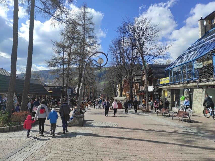 Zakopane. Pierwszy weekend wolności niezbyt tłoczny. Więcej ludzi było, gdy był zakaz wynajmu 